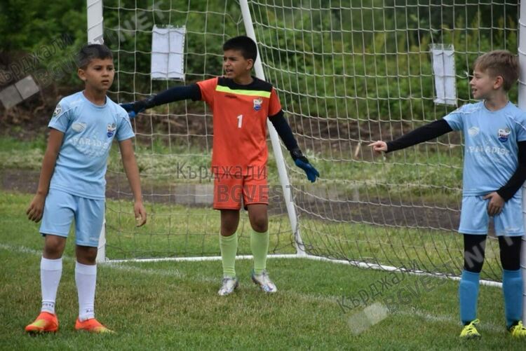 Футболна академия "Арда 1924" с подкрепата на Община Кърджали дари хиляди усмивки на деца от цяла България