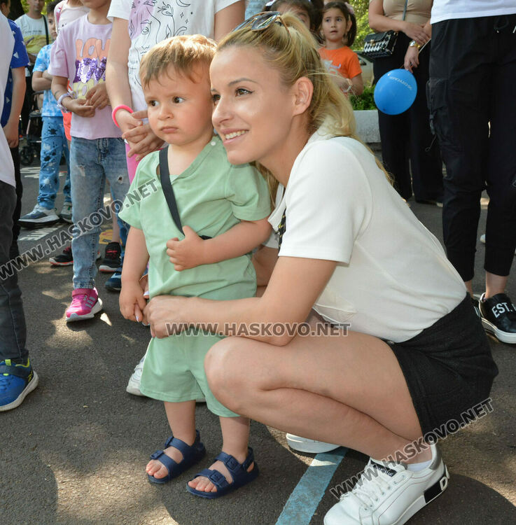 Магическо шоу, забавни игри и творчески работилници за Деня на детето в Хасково