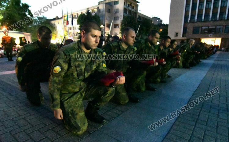 Заря в Хасково за Ботев и загиналите за свободата и независимостта на България