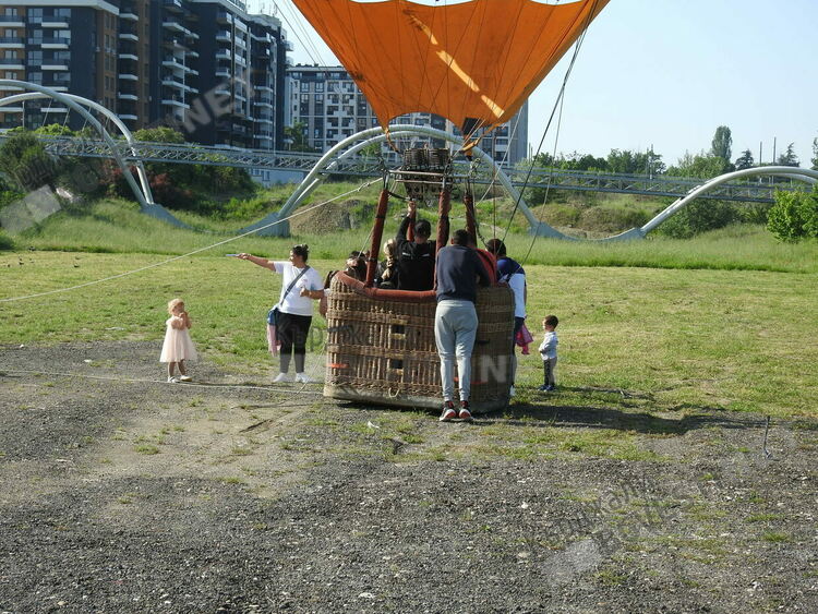 За първи път балон се издигна над Кърджали, кметът зарадва малчуганите за Деня на детето