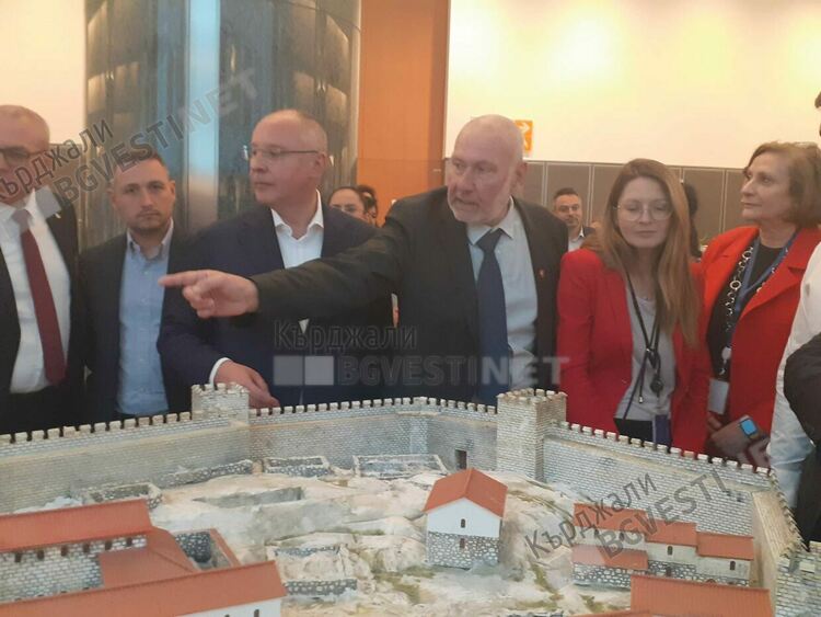 Изложба,посветена на скалния град на траките Перперикон бе открита в Европейският парламент