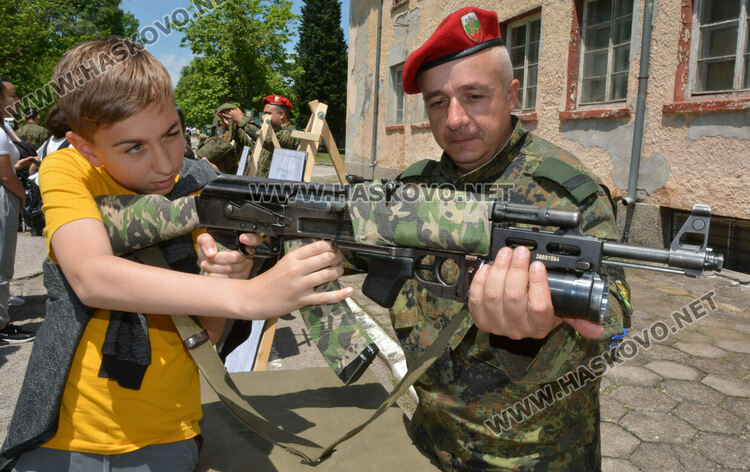 Хасковското поделение отвори врати, приеха 8 нови военнослужещи