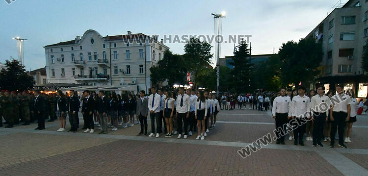 Заря в Хасково за Ботев и загиналите за свободата и независимостта на България