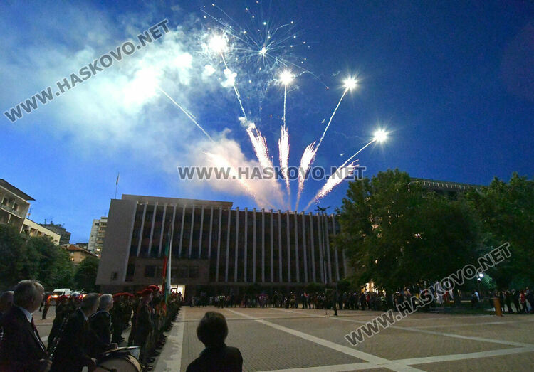 Заря в Хасково за Ботев и загиналите за свободата и независимостта на България