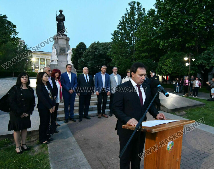 Заря в Хасково за Ботев и загиналите за свободата и независимостта на България