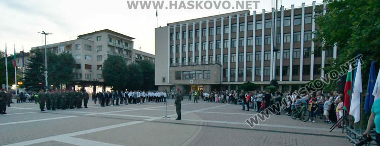 Заря в Хасково за Ботев и загиналите за свободата и независимостта на България