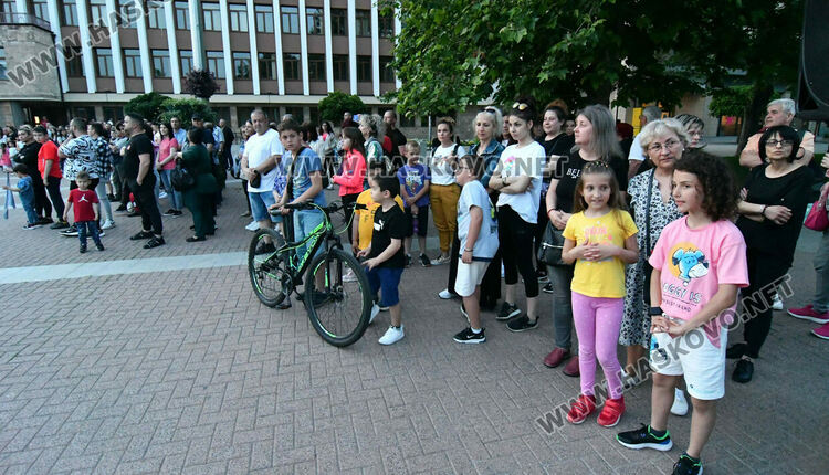 Заря в Хасково за Ботев и загиналите за свободата и независимостта на България