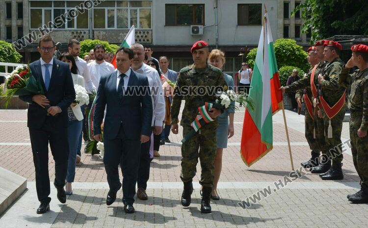 Хасково се преклони пред подвига на Христо Ботев и героите