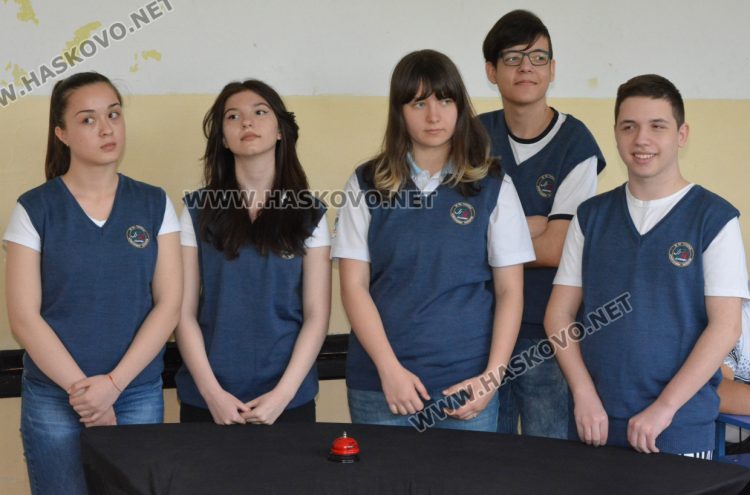 Ученици демонстрираха знания и бързина в играта „Заедно в час по право“