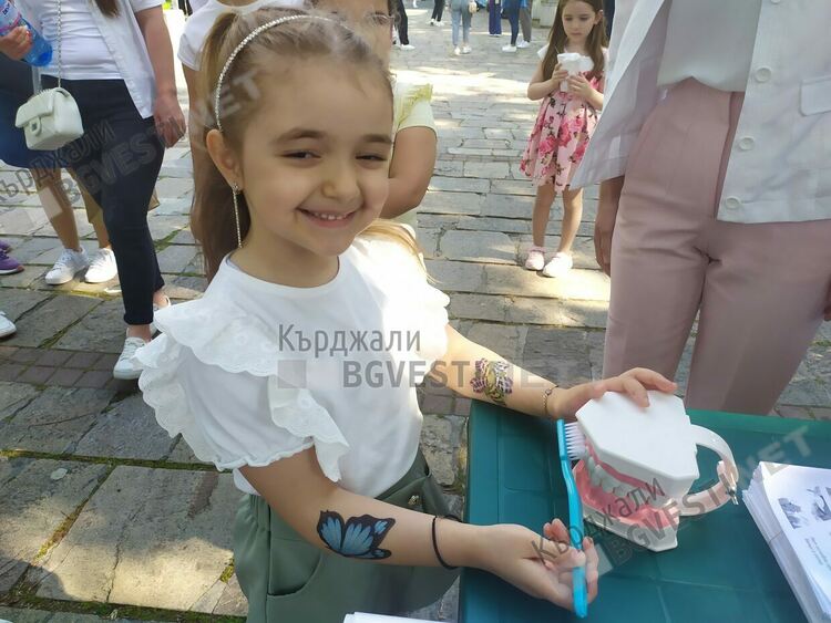 Българския зъболекарски съюз с акция в Деня на детето в Кърджали