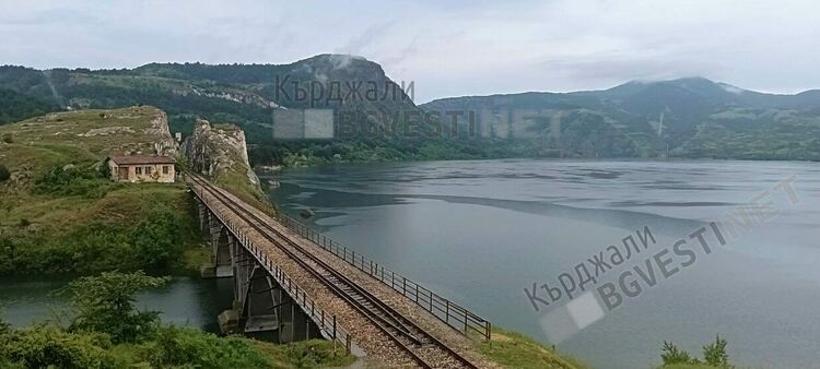 Откриха неидентифициран труп във водите на яз."Студен кладенец"