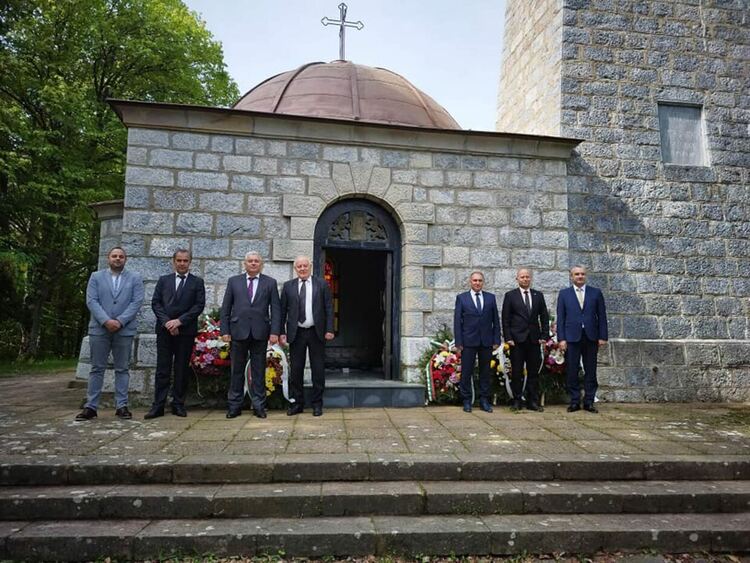 Смолян се преклони пред подвига на Ботев и загиналите за свободата  