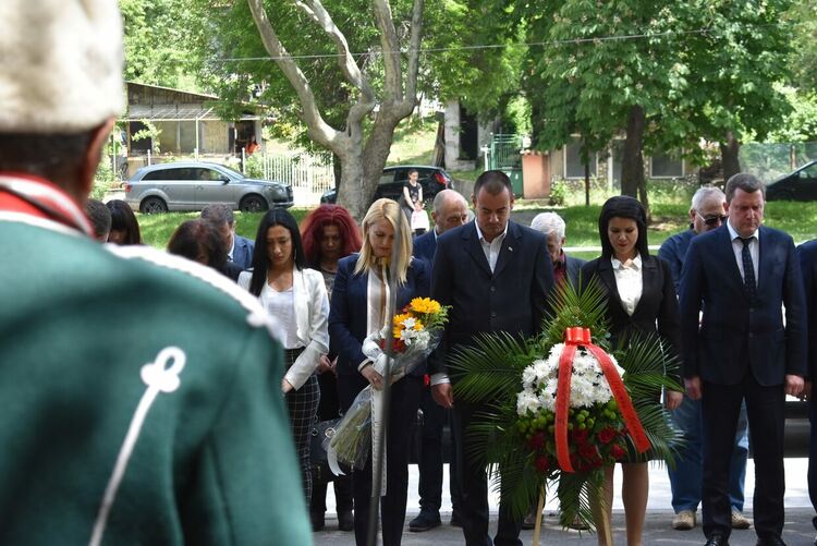 Перник се поклони пред подвига на Христо Ботев и загиналите за свободата на България