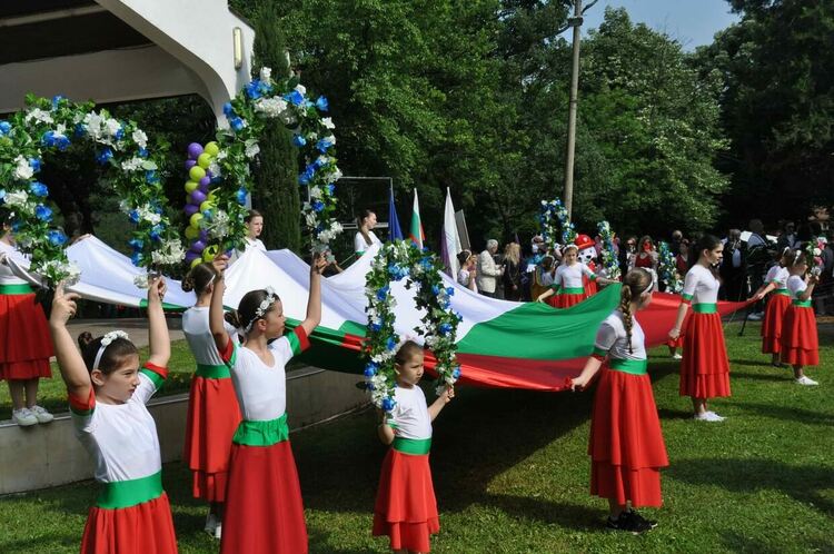 Галактическо представяне на XX юбилеен фестивал в Минерални бани