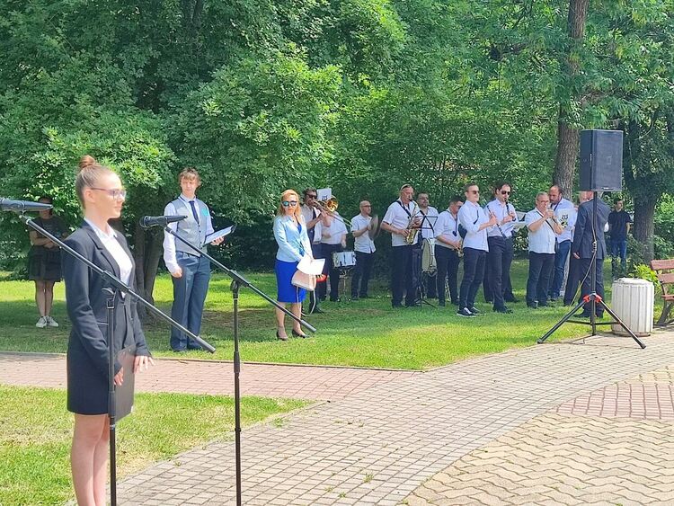 Десетки граждани почетоха паметта на Ботев и загиналите за Свободата на България