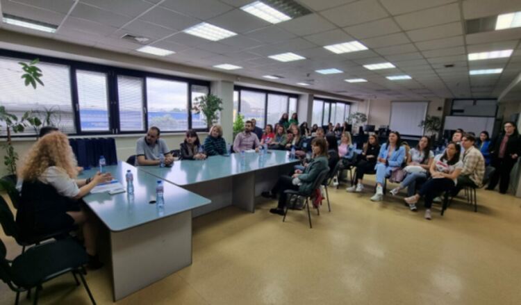 Митничари демонстрираха пред студенти щателна проверка на камион