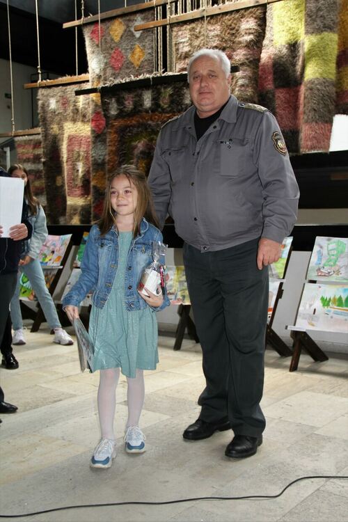 Наградиха победителите в конкурса за рисунка "С очите си видях бедата"