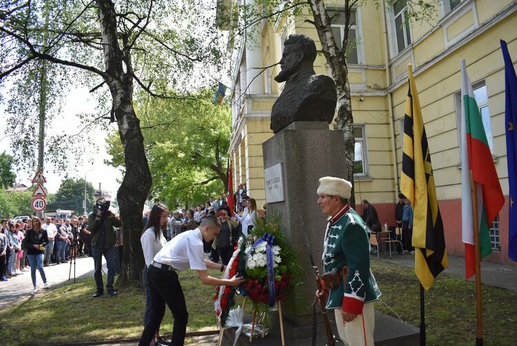 Перник се поклони пред подвига на Христо Ботев и загиналите за свободата на България