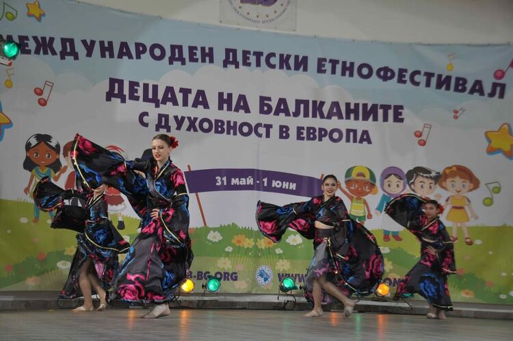 Галактическо представяне на XX юбилеен фестивал в Минерални бани