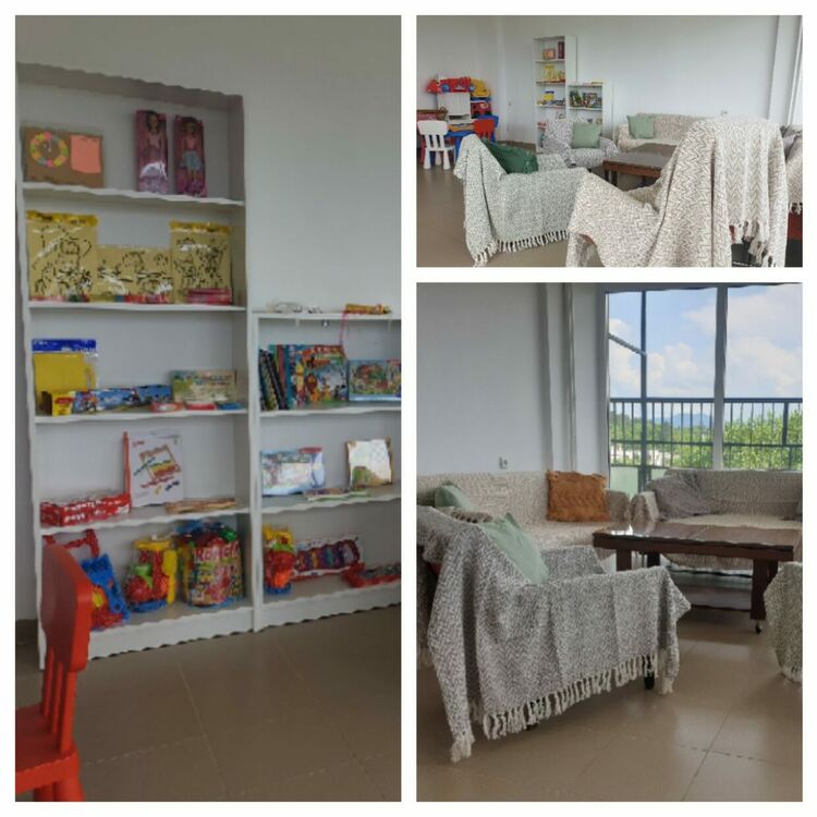 Активистки на ДПС зарадваха децата в областната болница