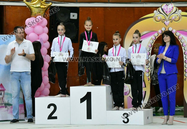 Коронясаха Кралица и Принцеса на турнира по художествена гимнастика „Аида“