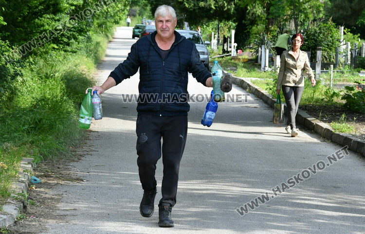 Без череши и в треви на Черешова задушница в Хасково 