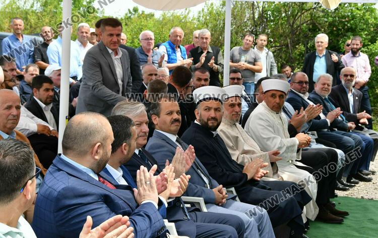 Осем казана  курбан за новата джамия във Въгларово