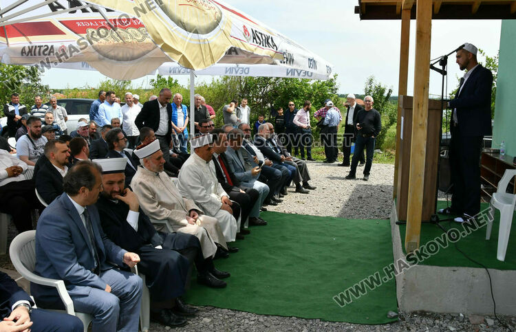 Осем казана  курбан за новата джамия във Въгларово