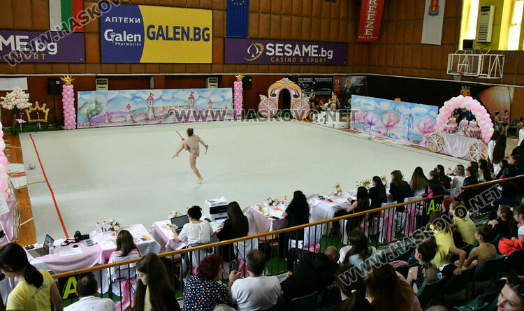 Коронясаха Кралица и Принцеса на турнира по художествена гимнастика „Аида“