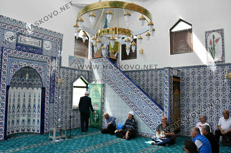 Осем казана  курбан за новата джамия във Въгларово