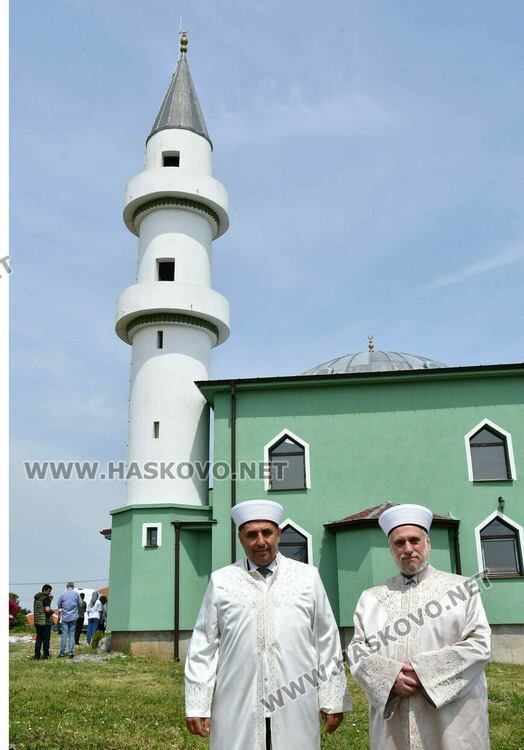 Осем казана  курбан за новата джамия във Въгларово