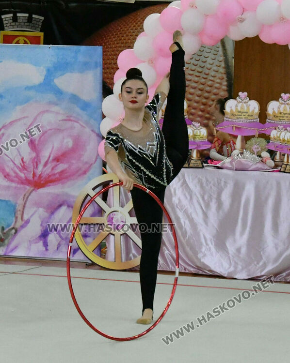 Коронясаха Кралица и Принцеса на турнира по художествена гимнастика „Аида“