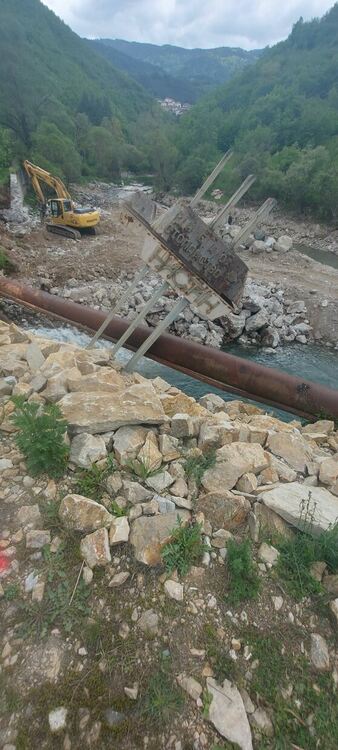 Възстановяват две подпорни стени за над 900 000 лв. в кв. Настан на Девин