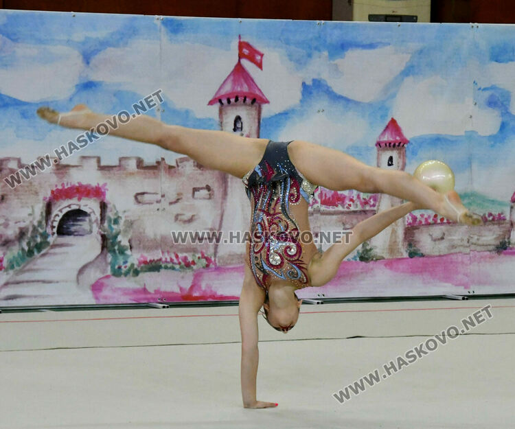 Коронясаха Кралица и Принцеса на турнира по художествена гимнастика „Аида“