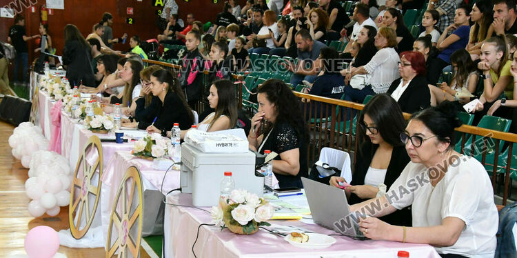 Коронясаха Кралица и Принцеса на турнира по художествена гимнастика „Аида“