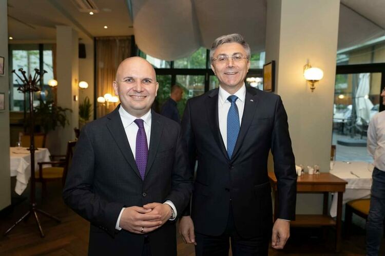 Младежкият актив на ДПС в Кърджали ще дебатира за изкуствения интелект с Илхан Кючюк и Мустафа Карадайъ