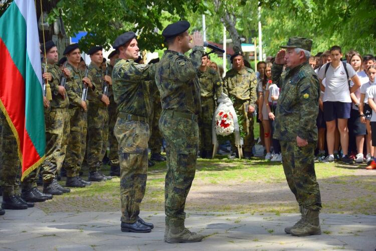 Кметът на Асеновград: Наш дълг е да пазим Ботевите завети 