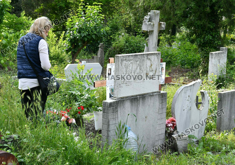 Гробищния парк "Кенана"