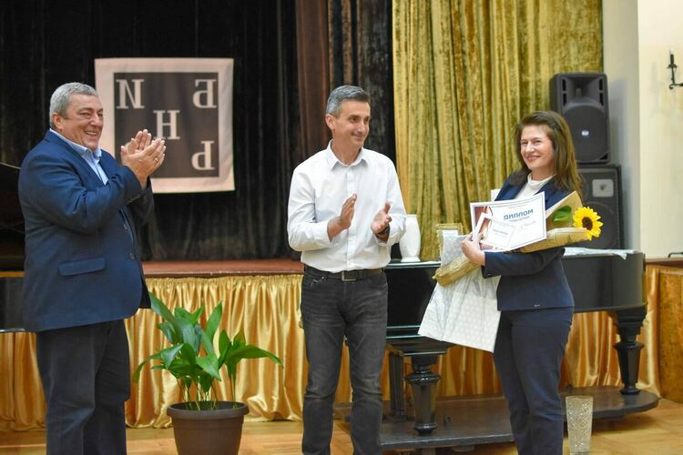 Светлана Ангелова е носител на първа награда за поезия от Конкурса „Биньо Иванов”