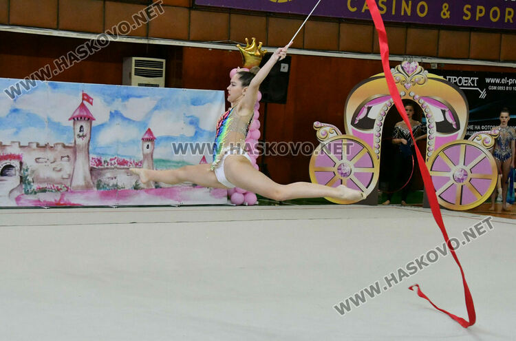 Коронясаха Кралица и Принцеса на турнира по художествена гимнастика „Аида“