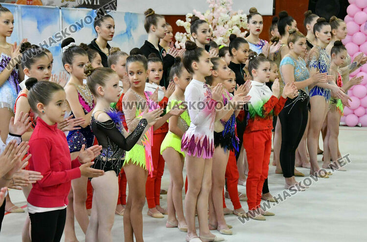 Коронясаха Кралица и Принцеса на турнира по художествена гимнастика „Аида“