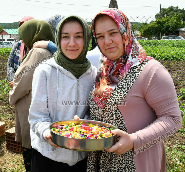 Осем казана  курбан за новата джамия във Въгларово