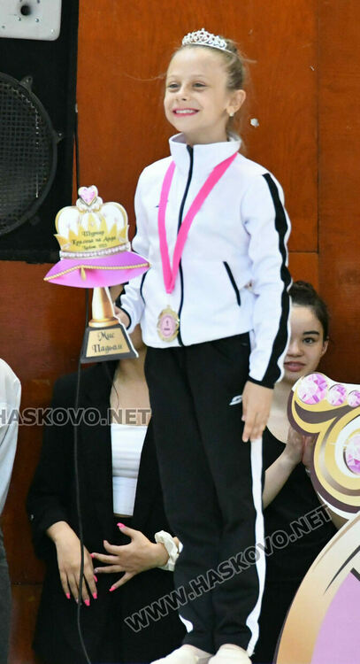 Коронясаха Кралица и Принцеса на турнира по художествена гимнастика „Аида“