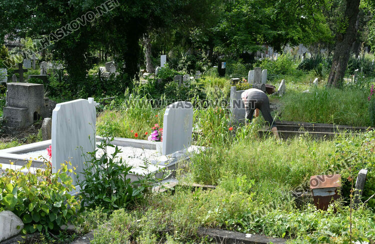 Гробищния парк "Кенана"