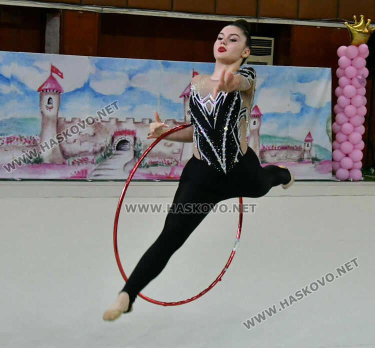 Коронясаха Кралица и Принцеса на турнира по художествена гимнастика „Аида“