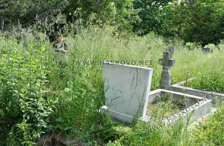 Гробищния парк "Кенана"