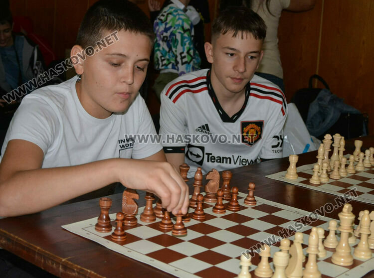 Шахматисти от 5 до 7 клас на финалите на ученическите игри в Хасково