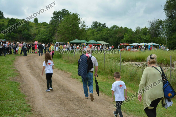 „Здравей, лято!“ забавлява децата за десети път с песни, танци и занаяти на открито