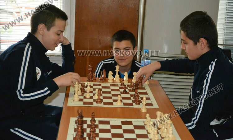 Шахматисти от 5 до 7 клас на финалите на ученическите игри в Хасково