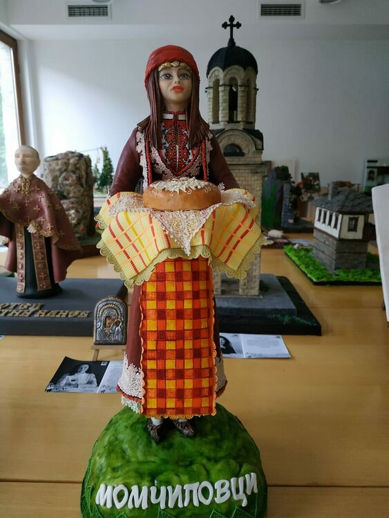 Захарна магия в сърцето на Родопите оживя в изложба в Момчиловци /галерия/